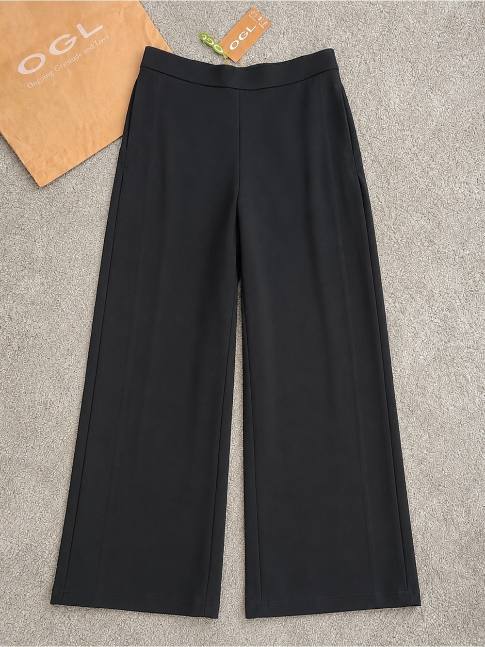 Wide-Leg High-Waist Black Pants - Picture 3 of 3